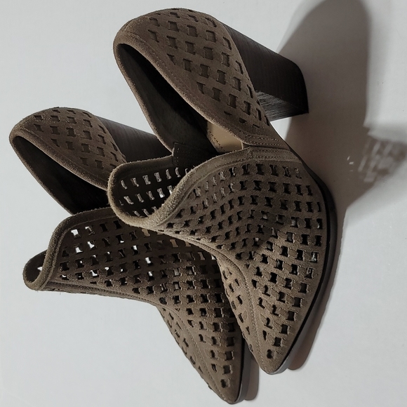 COPY - VINCE CAMUTO WESTERN POINTED TOE PUMPS PERFORATED BROWN SUEDE ANKLE BOOT… - Picture 1 of 16